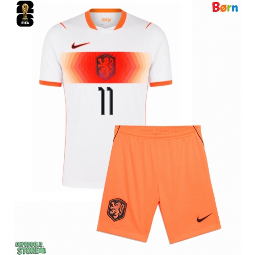 Holland Cody Gakpo #11 Replika Babytøj Udebanesæt Børn VM 2026 Kortærmet (+ Korte bukser)